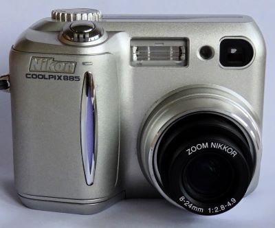  Nikon Coolpix 885 