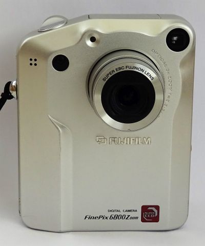  Fujifilm 6800 Zoom