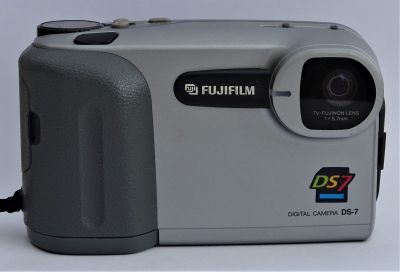  Fujifilm DS7