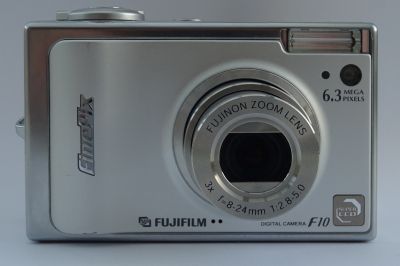  Fujifilm F10