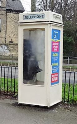  K8 telephone box on Princes Avenue, Hull