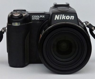  Nikon Coolpix 5700