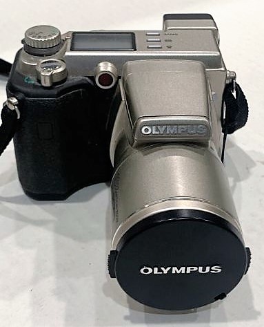  Olympus C-2100