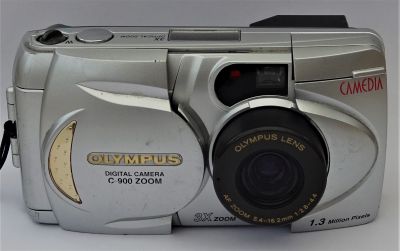  Olympus C-900 Zoom