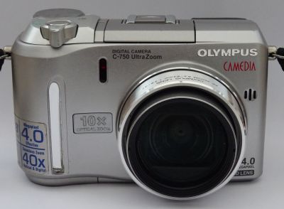  Olympus C-750UZ